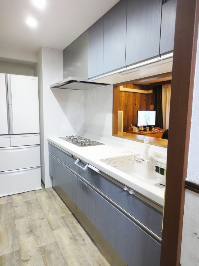 天然木の艶を美しく表現したこだわりのキッチン収納 天然木の艶を美しく表現したこだわりのキッチン収納